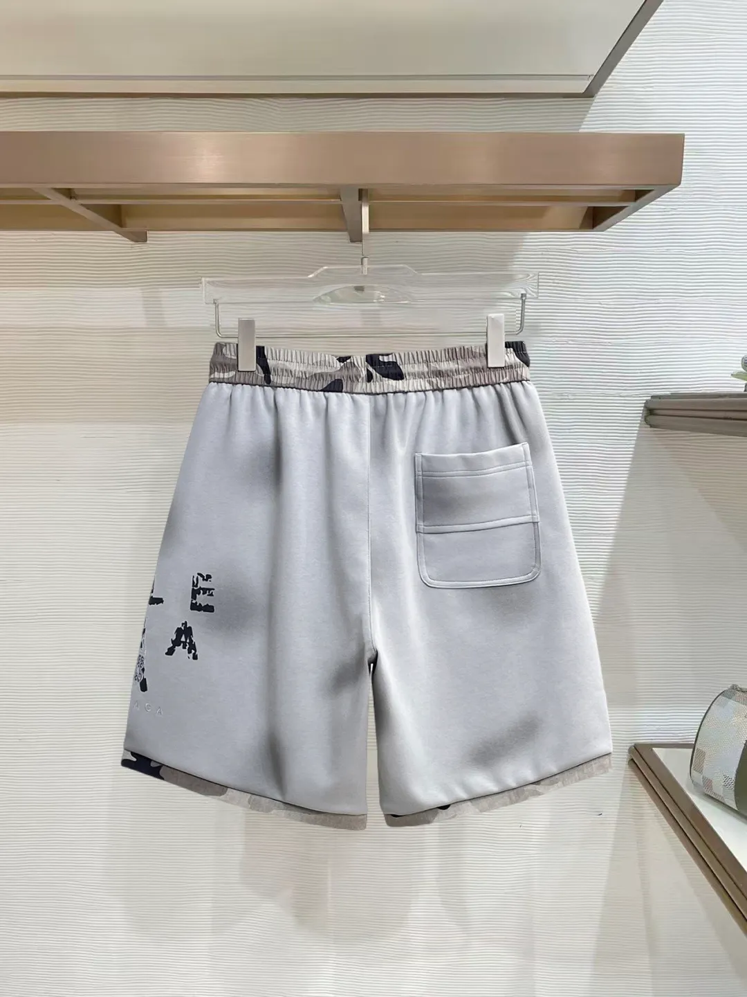 Balenciaga's three-standard complete 2026 summer New Arrival men's casual shorts, advanced custom-made Breathable fabric, Breathable fabric, extremely stretchy and comfortable, impeccable details, top-grade accessories, original logo design concept, delicate and soft feel! The upper body fit is awesome! Size: M-XXXL Please state your height and weight when ordering